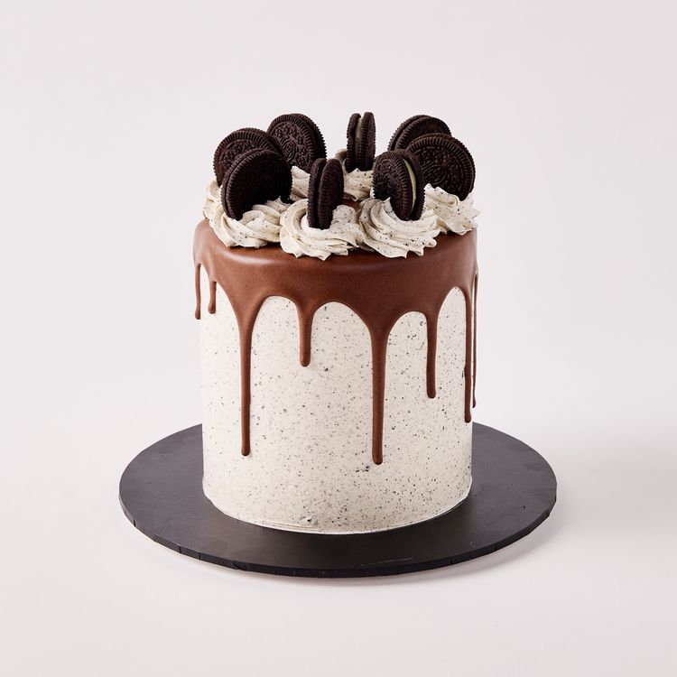 Cookies & Cream Drip Cake