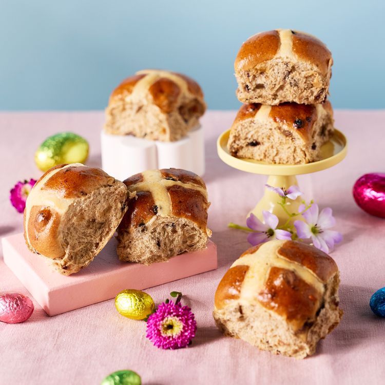 Traditional Fruit Hot Cross Buns – Pack of Six