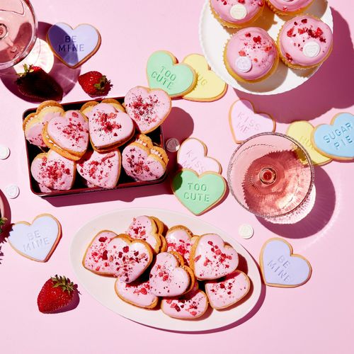 Strawberries & Cream Biscuits in Gift Tin